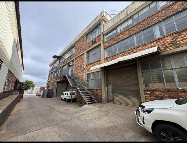 512M² WAREHOUSE TO LET IN WYNBERG